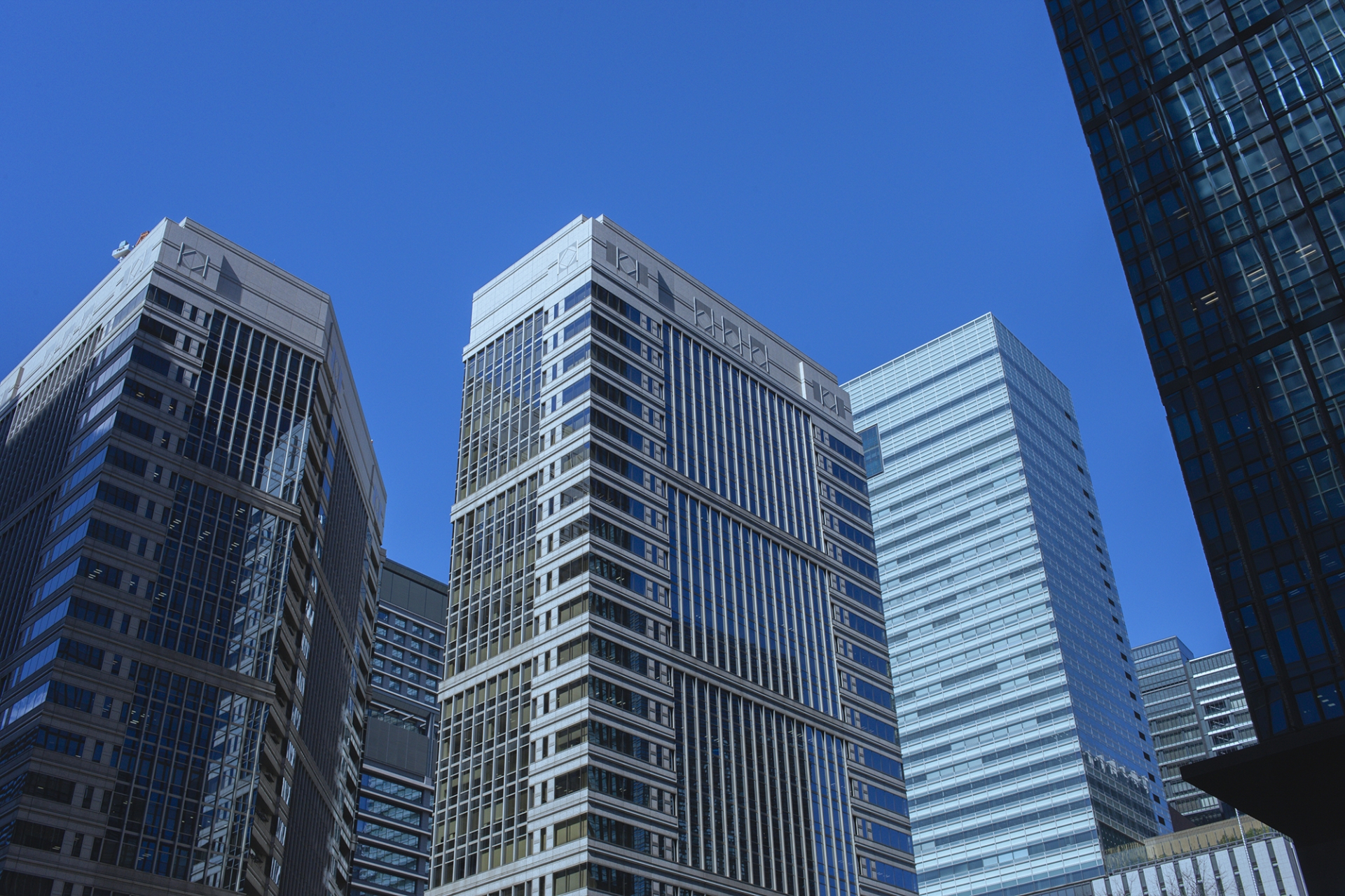 試算表作成業務をBPOに外注！経理担当者の負担を減らし、正確性と効率を両立するバックオフィス改善術